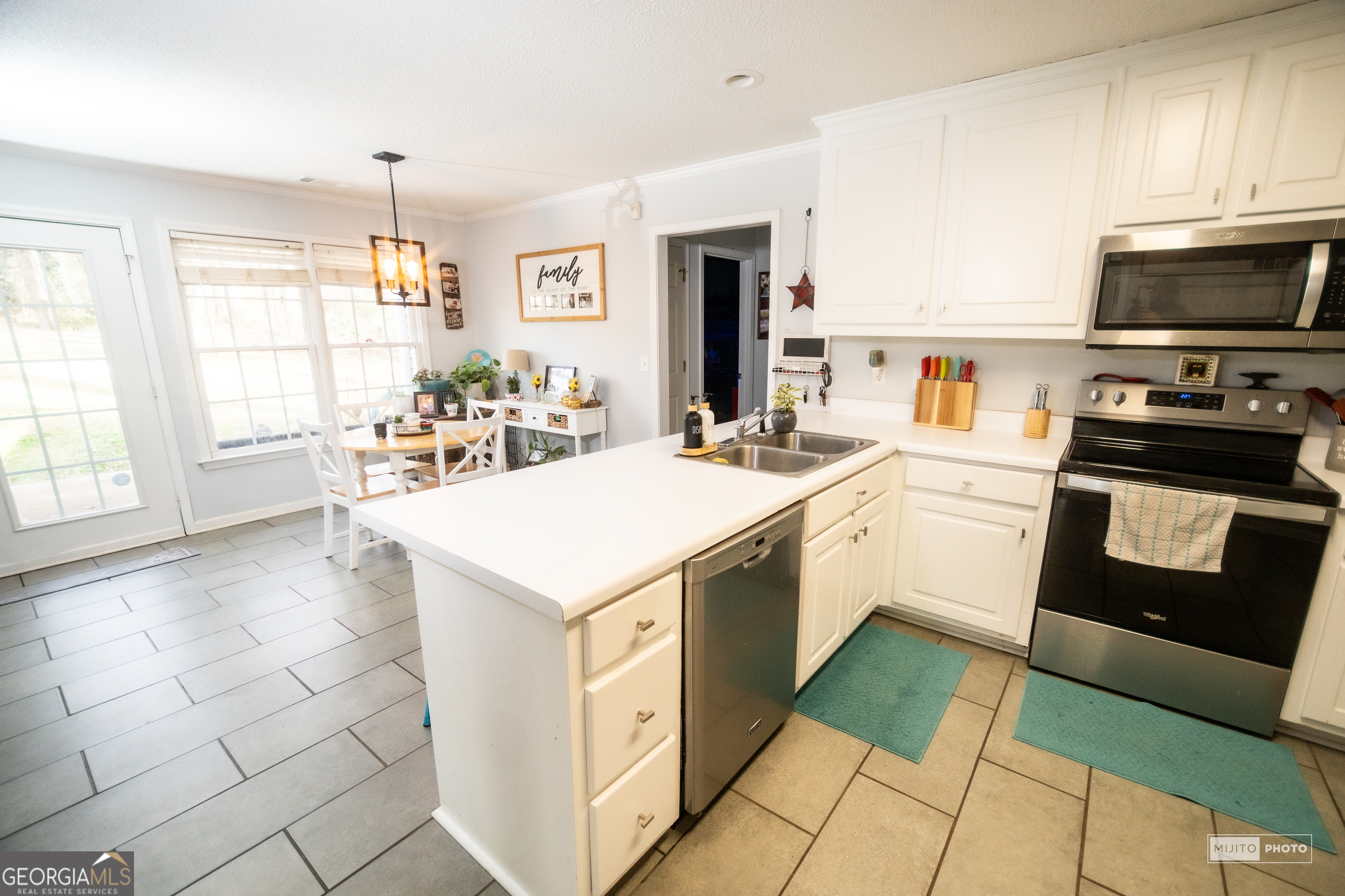 124 Austin Way Jefferson, GA 30549 - Photo 23 of 32 a kitchen with a sink a stove and cabinets