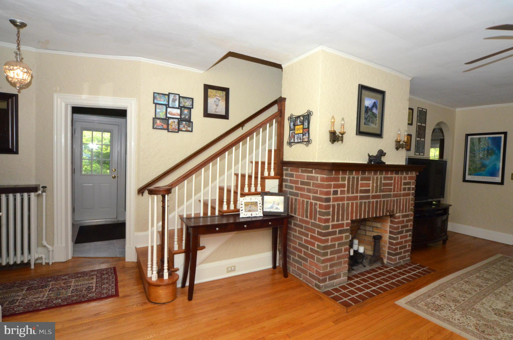 5 Overbrook Road Catonsville, MD 21228 - Photo 2 of 27 Living Room