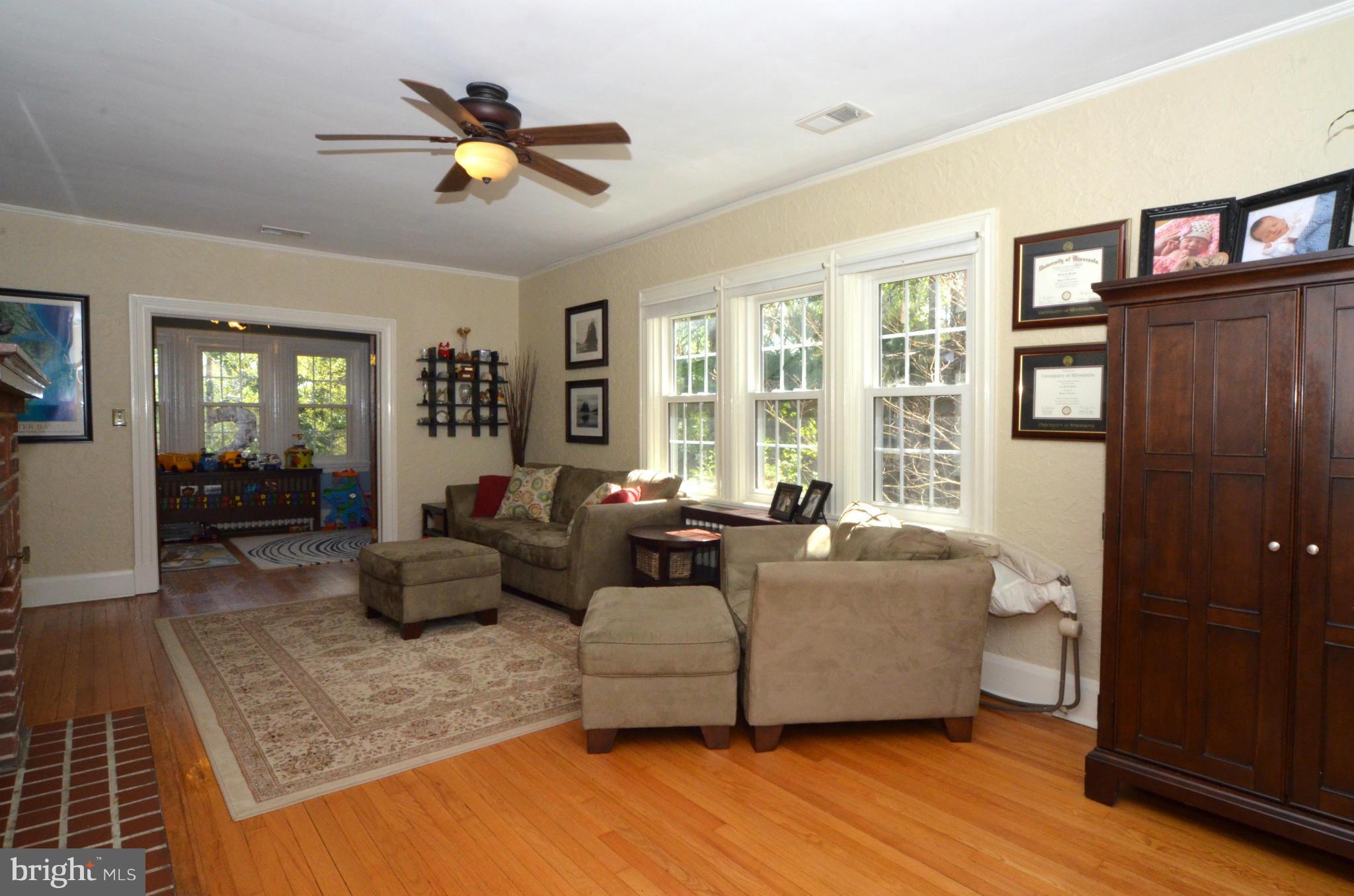 5 Overbrook Road Catonsville, MD 21228 - Photo 5 of 27 Living Room