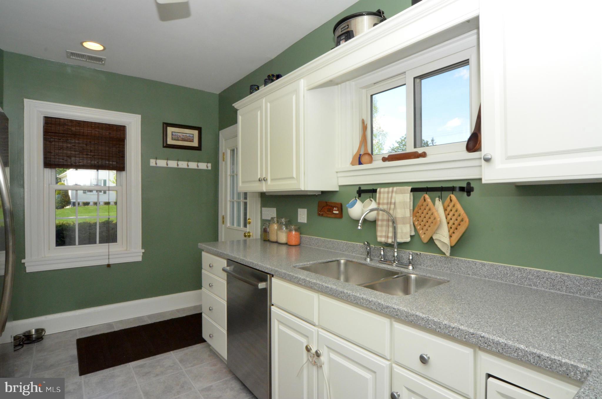 5 Overbrook Road Catonsville, MD 21228 - Photo 10 of 27 Kitchen