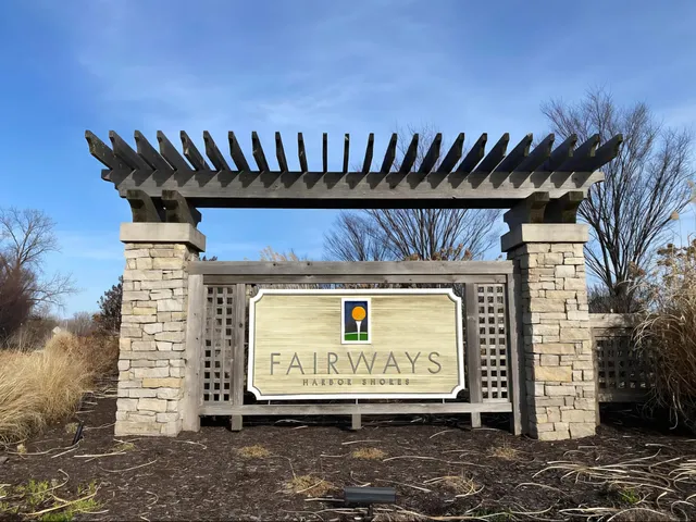 $139,900 | 460 Golden Bear Court, St. Joseph, MI 49085