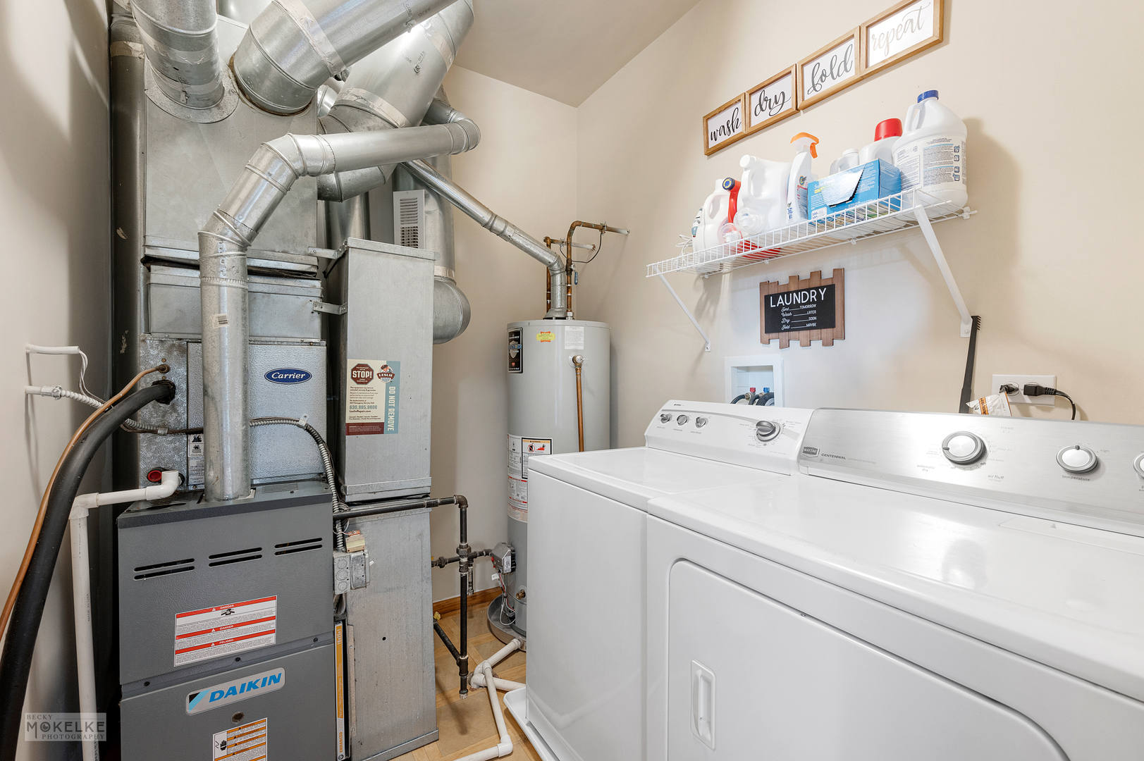 264 South Alder Creek Drive Romeoville, IL 60446 - Photo 9 of 26 a utility room with dryer and washer