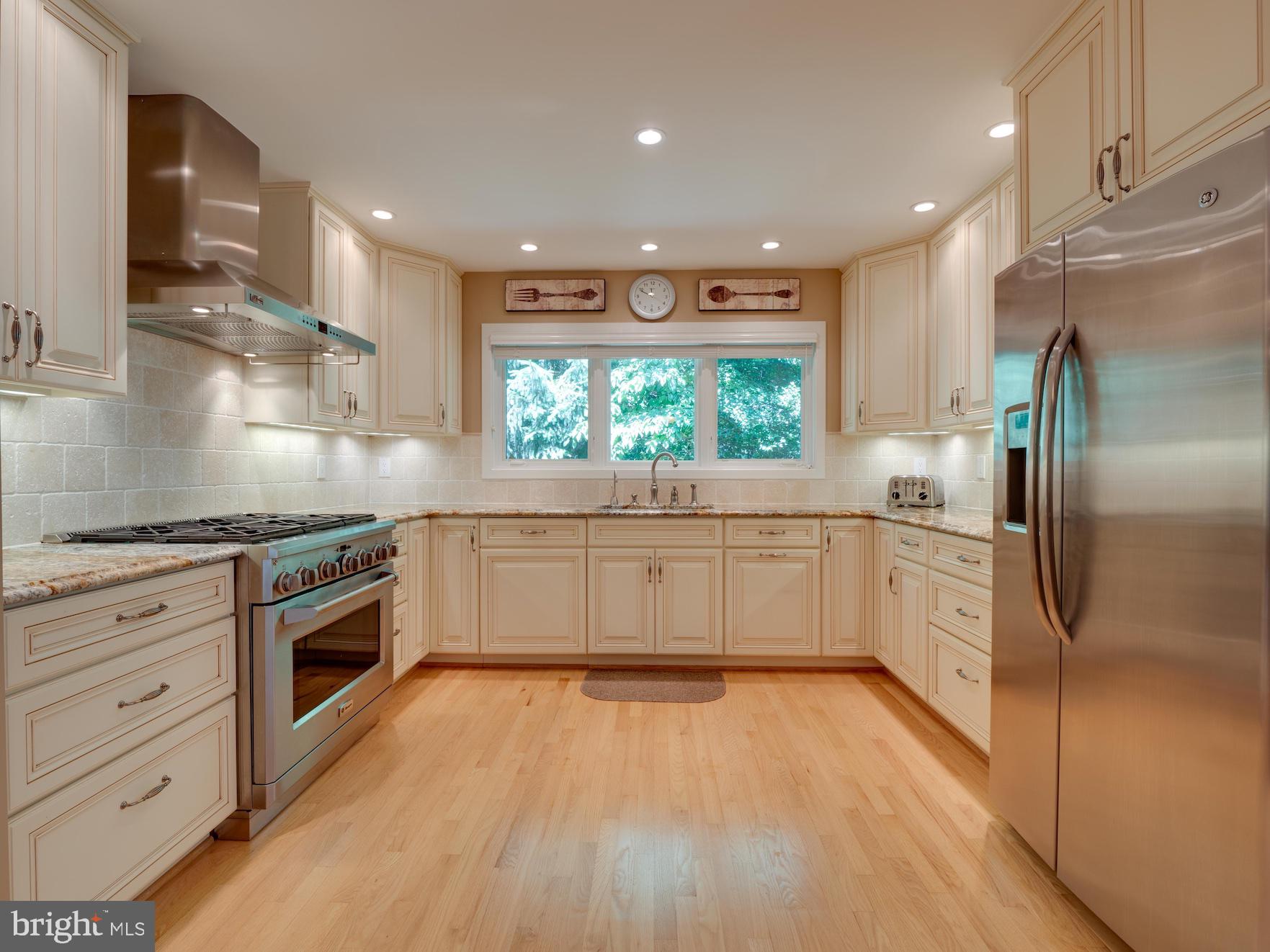 1407 Belcastle Court Reston, VA 20194 - Photo 3 of 42 Fully refurbished kitchen w top of line features