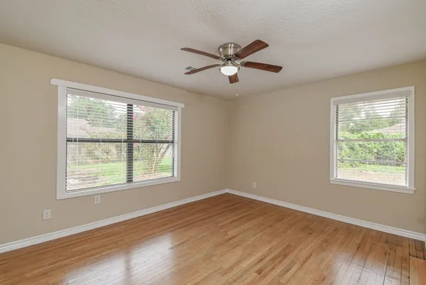 $1,695 | 1509 North San Jacinto Street, Conroe, TX 77301