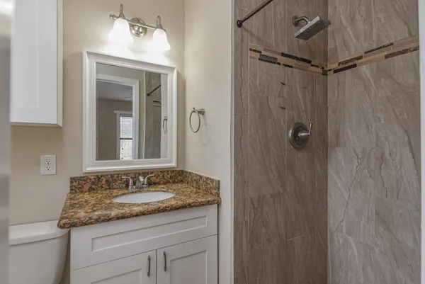 $1,695 | 1509 North San Jacinto Street, Conroe, TX 77301
