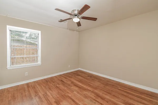 $1,695 | 1509 North San Jacinto Street, Conroe, TX 77301