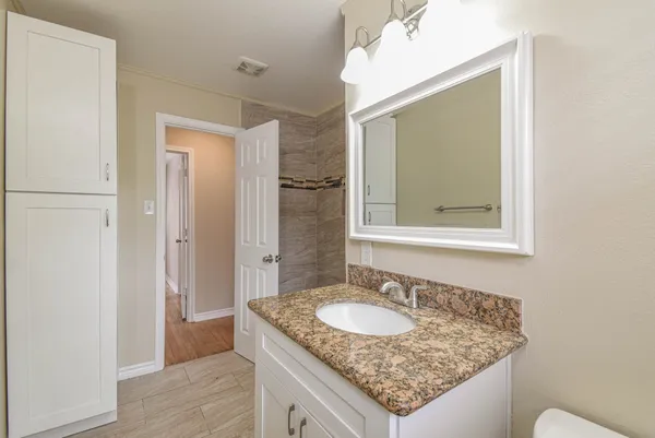 $1,695 | 1509 North San Jacinto Street, Conroe, TX 77301