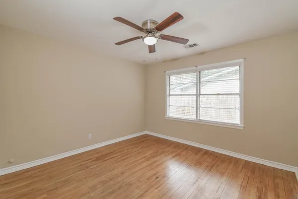 $1,695 | 1509 North San Jacinto Street, Conroe, TX 77301