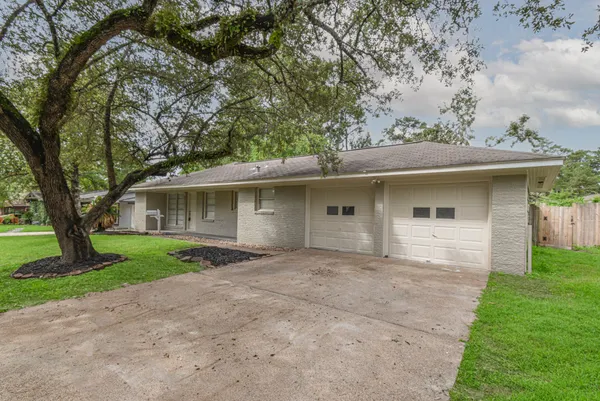 $1,695 | 1509 North San Jacinto Street, Conroe, TX 77301