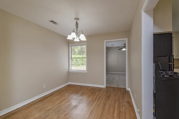$1,695 | 1509 North San Jacinto Street, Conroe, TX 77301