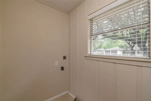 $1,695 | 1509 North San Jacinto Street, Conroe, TX 77301