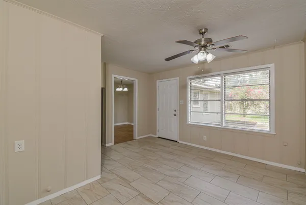 $1,695 | 1509 North San Jacinto Street, Conroe, TX 77301