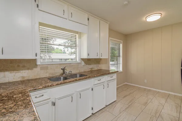 $1,695 | 1509 North San Jacinto Street, Conroe, TX 77301
