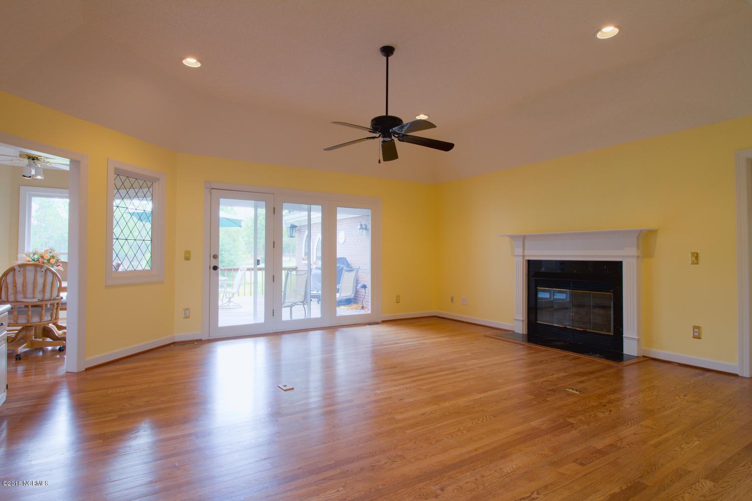 509 Rivage Promenade Wilmington, NC 28412 - Photo 6 of 33 509 Rivage Promenade-large-010-10-Living