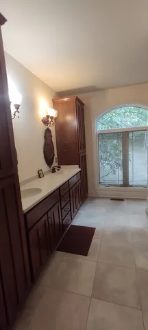 a view of entryway with a front door