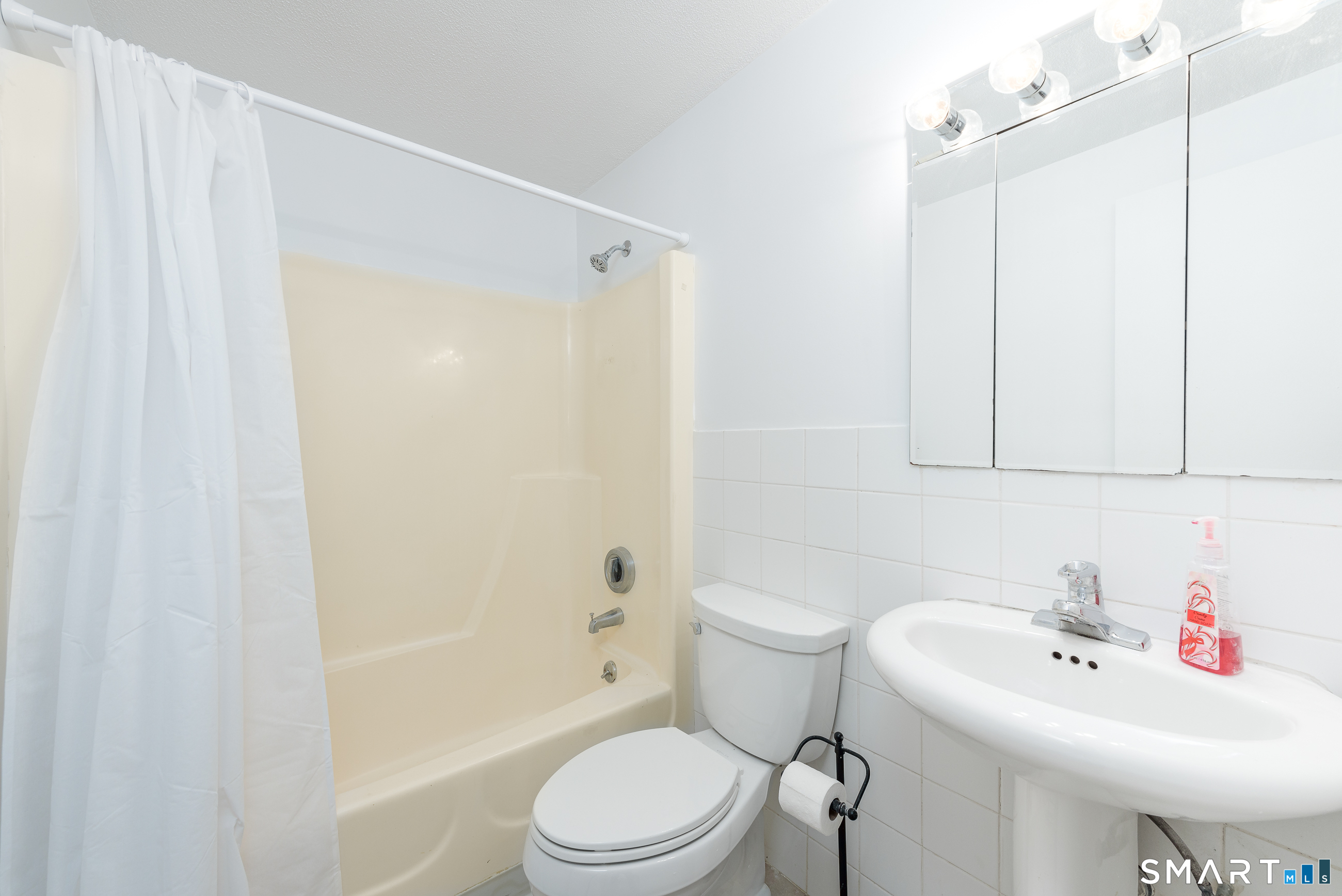 24 Cinnamon Spring, Unit 24 South Windsor, CT 06074 - Photo 20 of 27