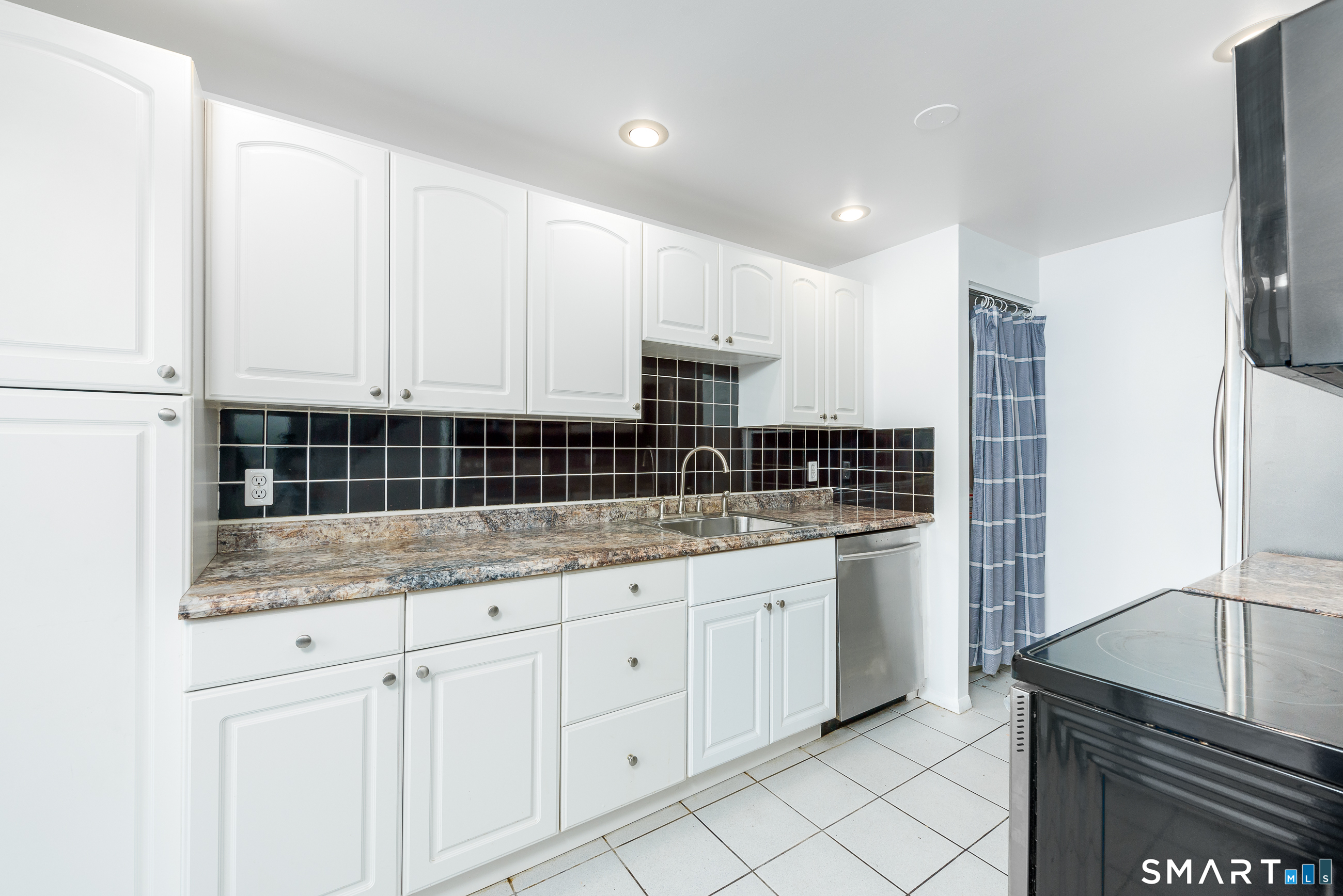 24 Cinnamon Spring, Unit 24 South Windsor, CT 06074 - Photo 4 of 27