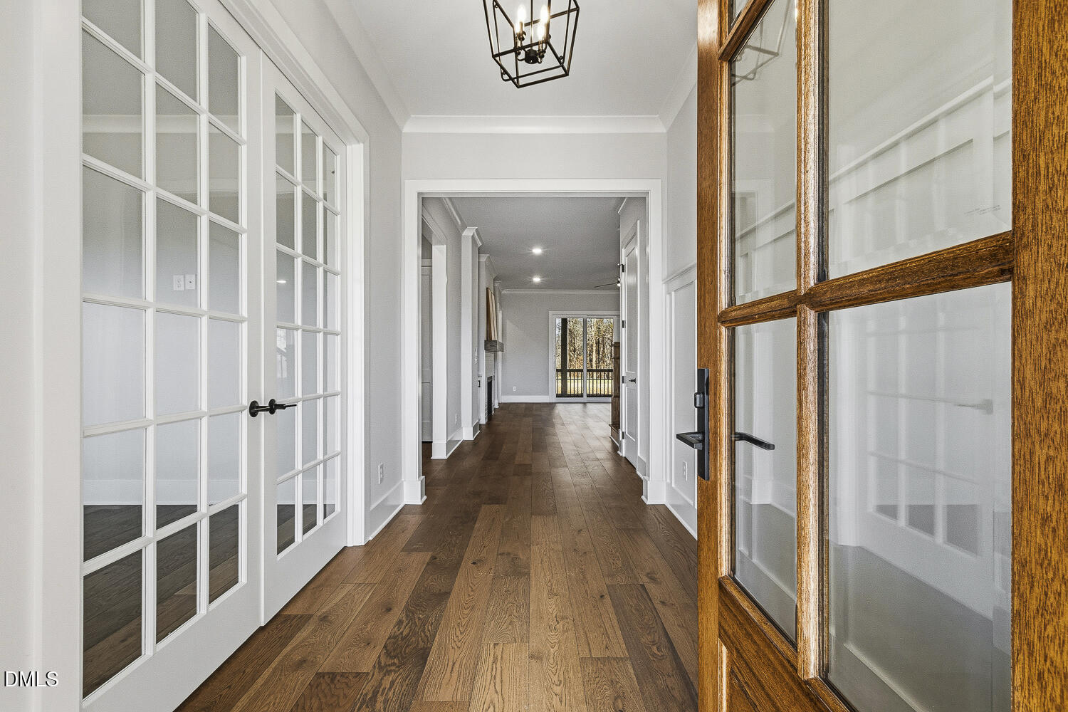 10 Ft Ceilings on Main