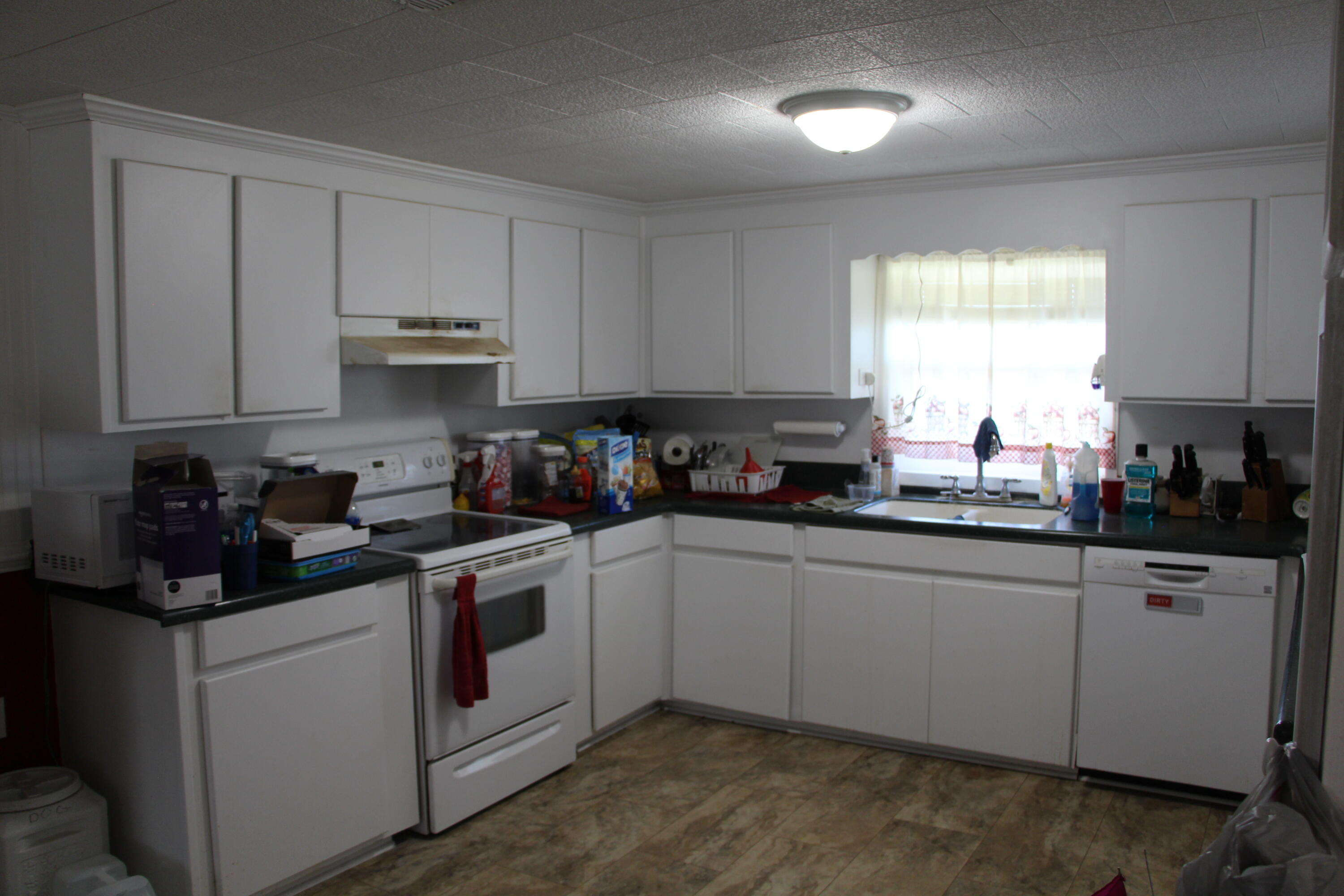 138 Schofield Road DeFuniak Springs, FL 32433 - Photo 16 of 31 Kitchen 1