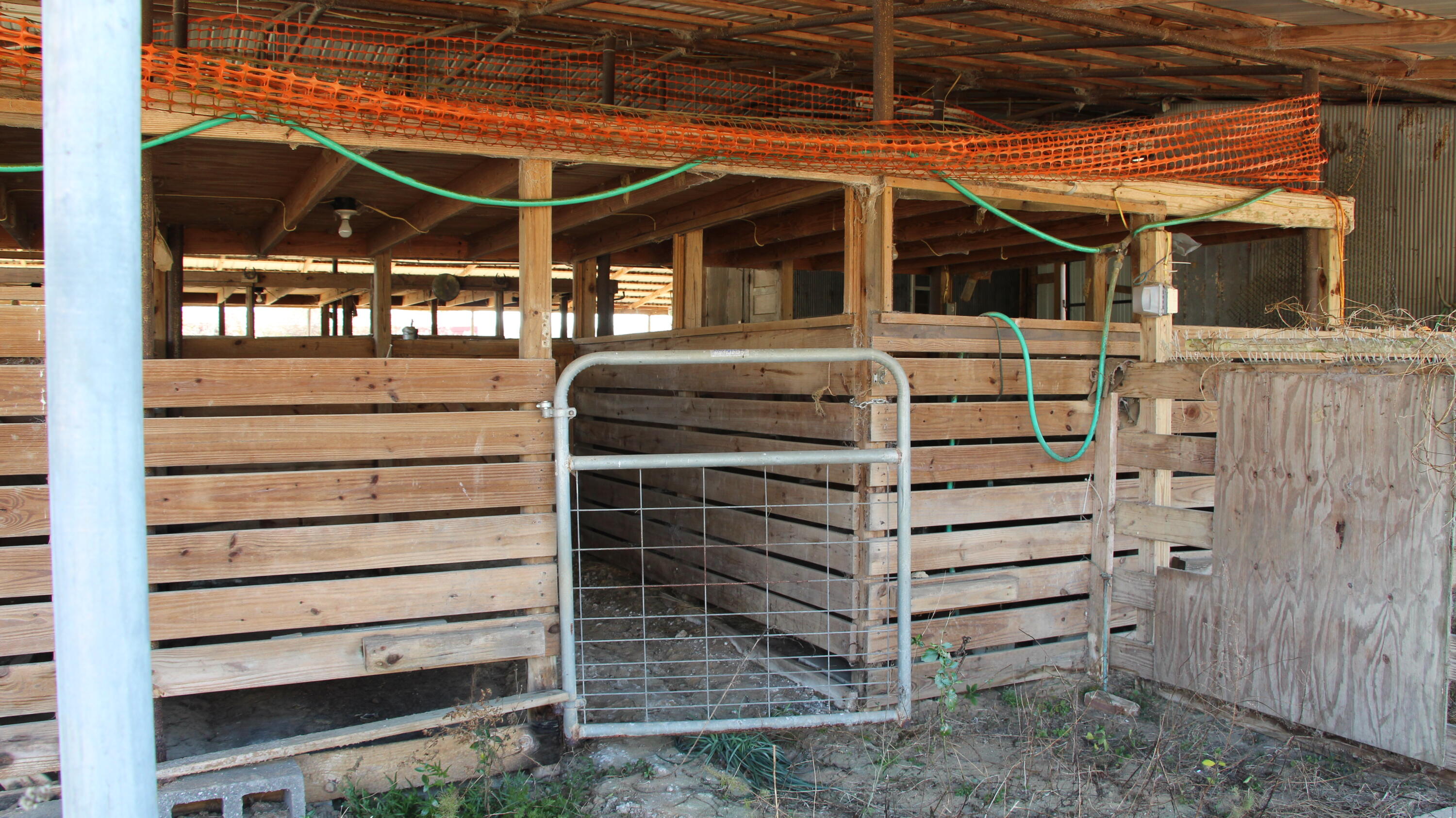 138 Schofield Road DeFuniak Springs, FL 32433 - Photo 22 of 31 one of six stalls