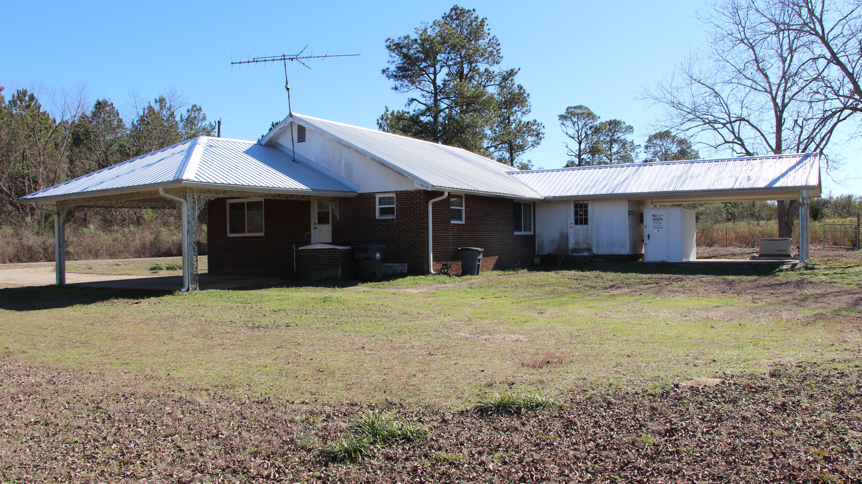 138 Schofield Road DeFuniak Springs, FL 32433 - Photo 4 of 31 Back and side elevation
