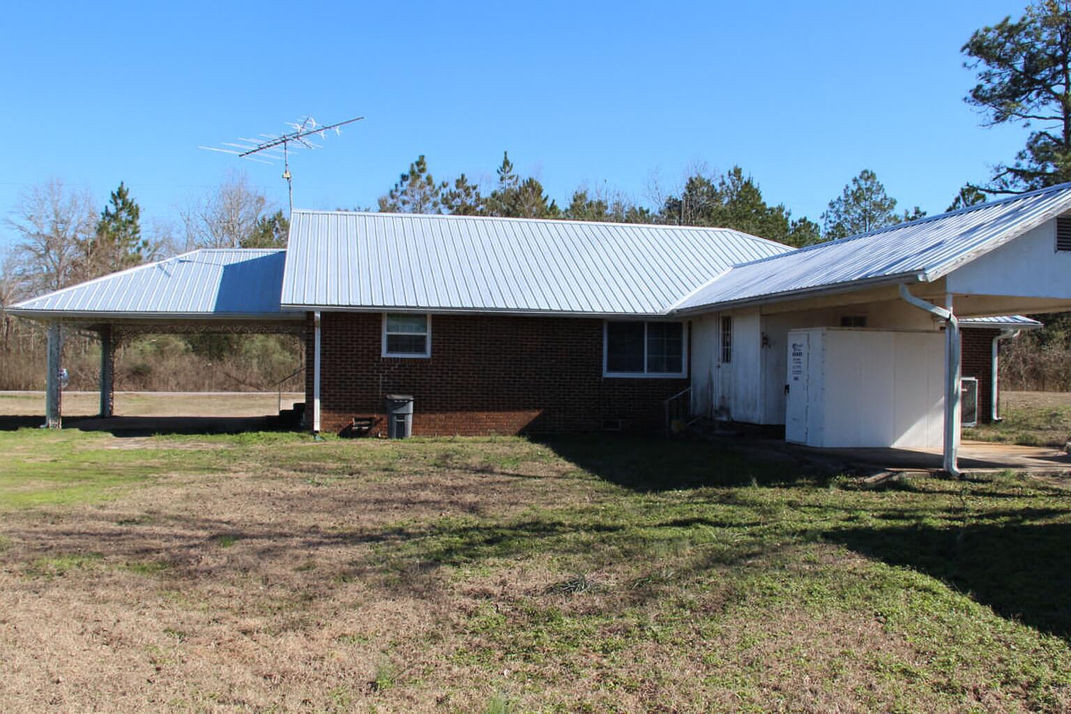 138 Schofield Road DeFuniak Springs, FL 32433 - Photo 6 of 31 Back yard
