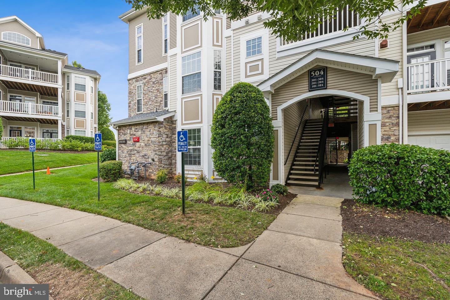 504 Sunset View Terrace Southeast, Unit 301 Leesburg, VA 20175 - Photo 3 of 57