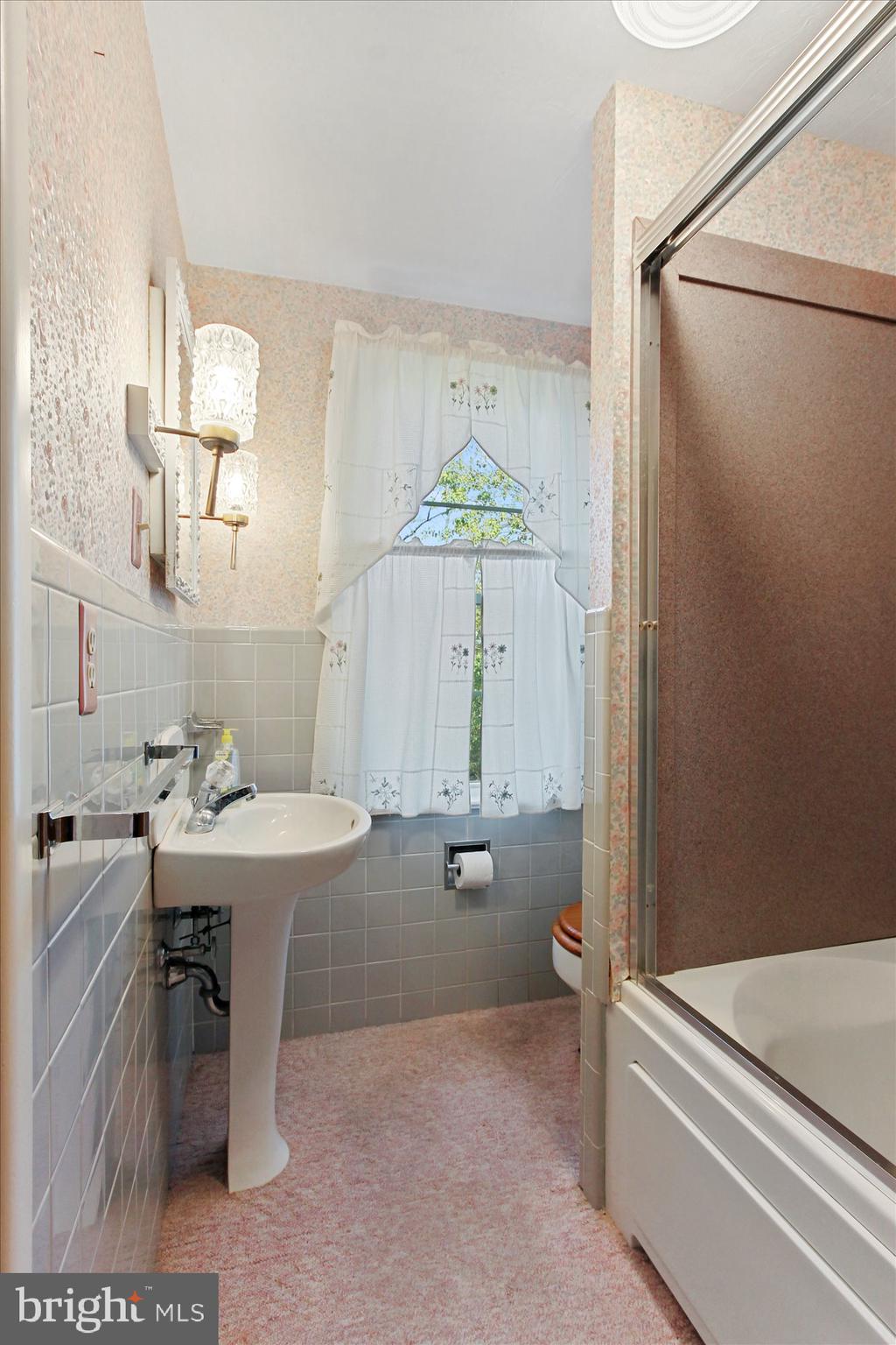 675 Hammond Road York, PA 17406 - Photo 14 of 27 Gallery Image 14
