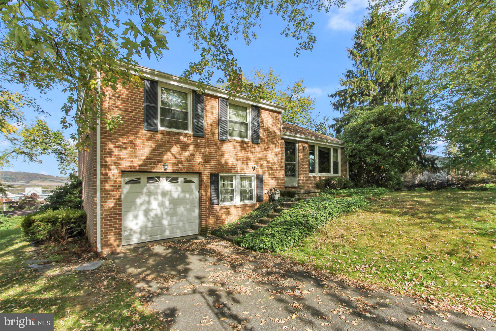 675 Hammond Road York, PA 17406 - Photo 3 of 27 Gallery Image 3