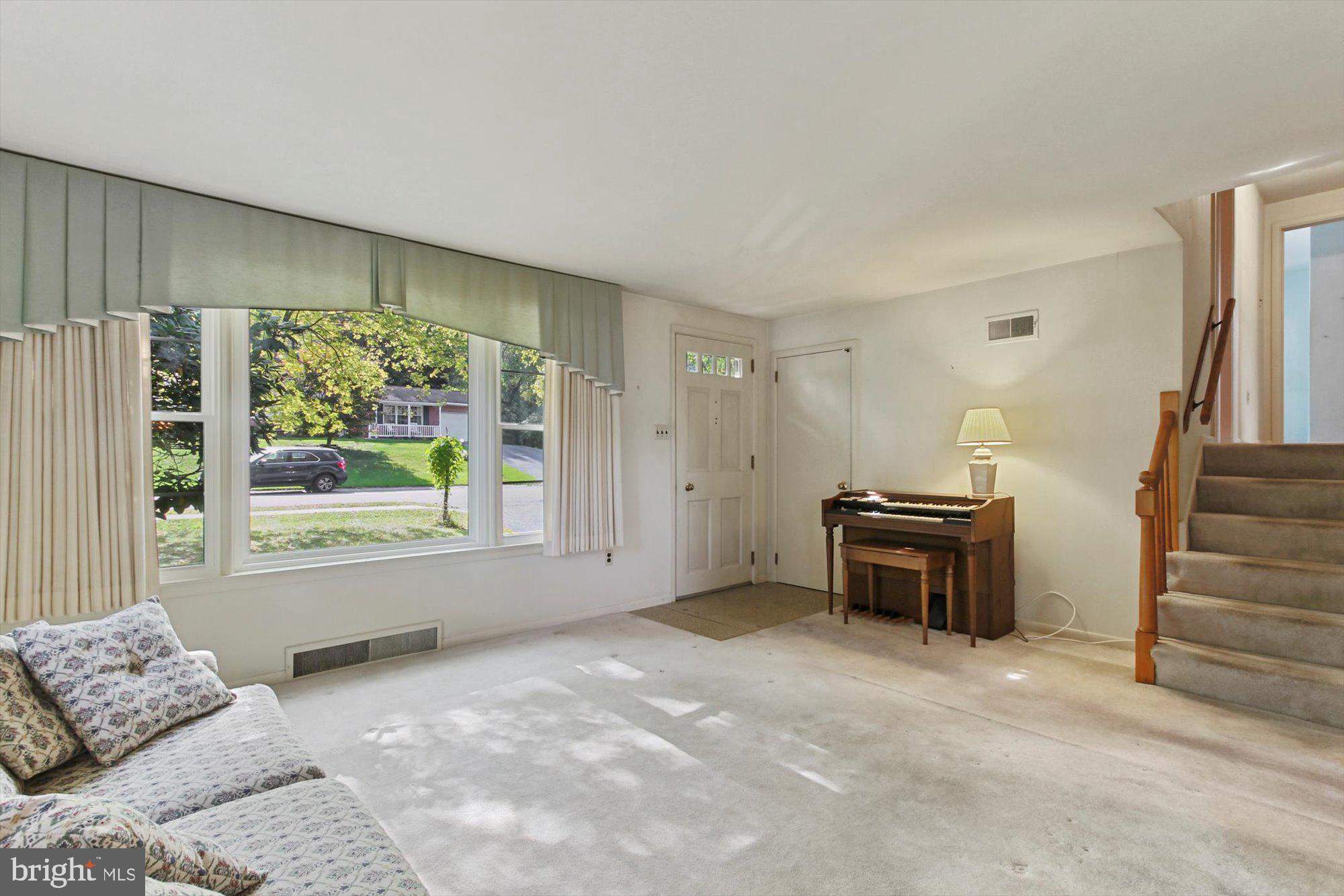 675 Hammond Road York, PA 17406 - Photo 4 of 27 Gallery Image 4
