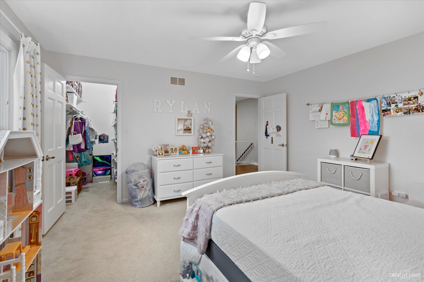 734 Forest Glen Lane Oak Brook, IL 60523 - Photo 27 of 36 a bedroom with a bed and a desk