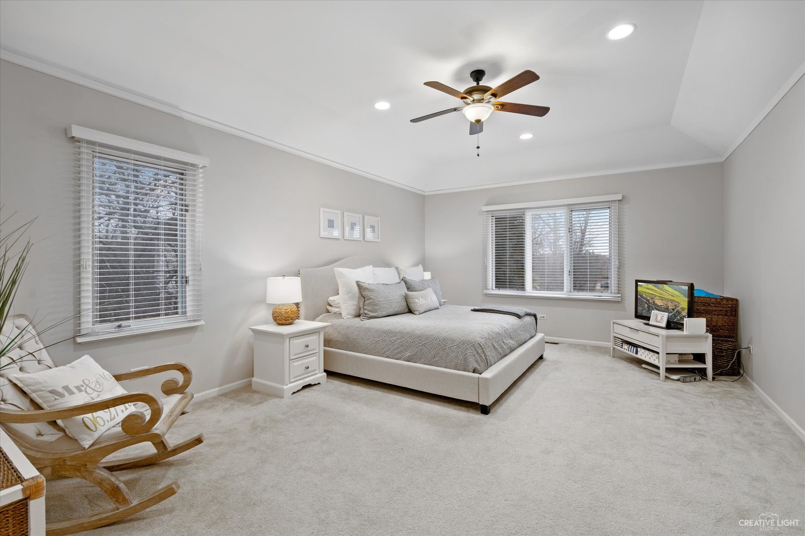 734 Forest Glen Lane Oak Brook, IL 60523 - Photo 28 of 36 a living room with furniture and windows