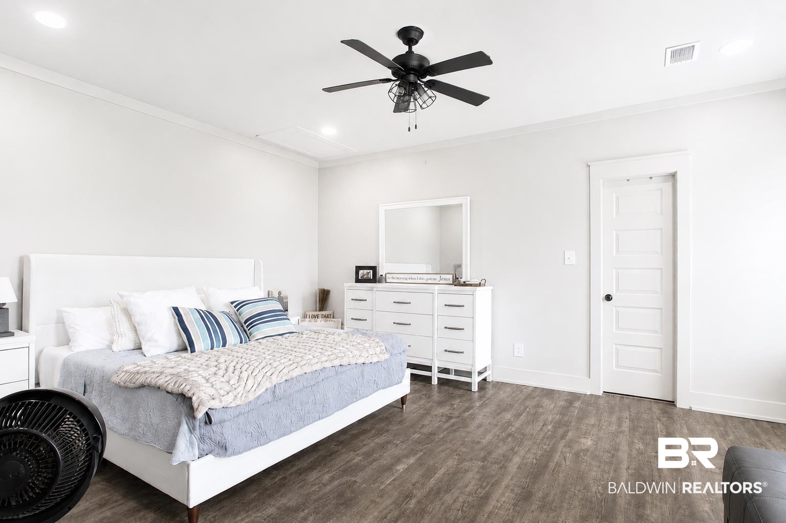 9825 Wolf Creek Ridge Elberta, AL 36530 - Photo 17 of 76 Spacious bedroom featuring wood-finish flooring, a contemporary ceiling fan, recessed lighting, crown molding, and a five-panel interior door with matte black hardware