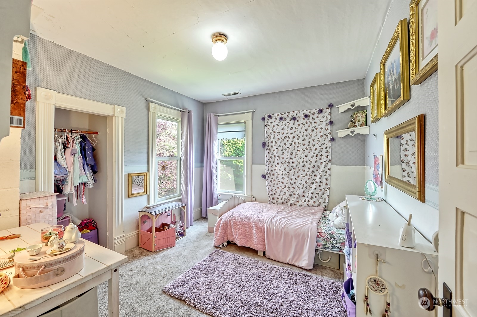 3315 South Pass Road Everson, WA 98247 - Photo 9 of 40 a bedroom with a bed and a couch