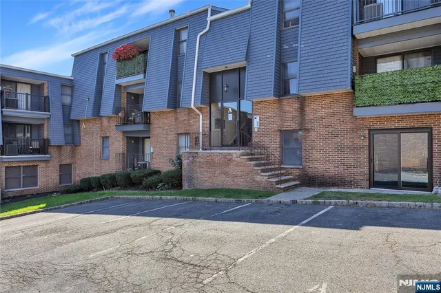 $278,800 | 700 Schuyler Avenue, Unit A21, Kearny, NJ 07032