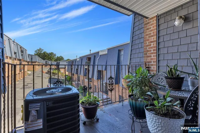 $278,800 | 700 Schuyler Avenue, Unit A21, Kearny, NJ 07032