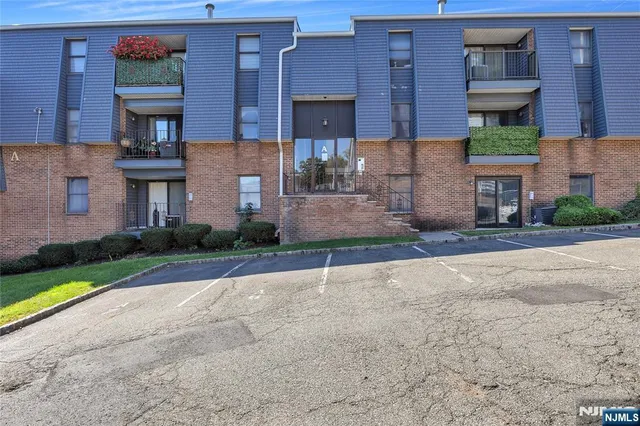 $278,800 | 700 Schuyler Avenue, Unit A21, Kearny, NJ 07032