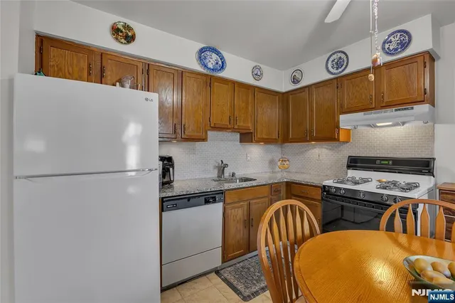$278,800 | 700 Schuyler Avenue, Unit A21, Kearny, NJ 07032