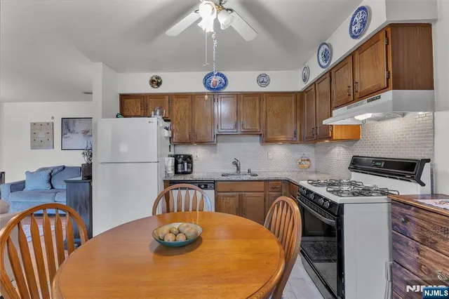 $278,800 | 700 Schuyler Avenue, Unit A21, Kearny, NJ 07032