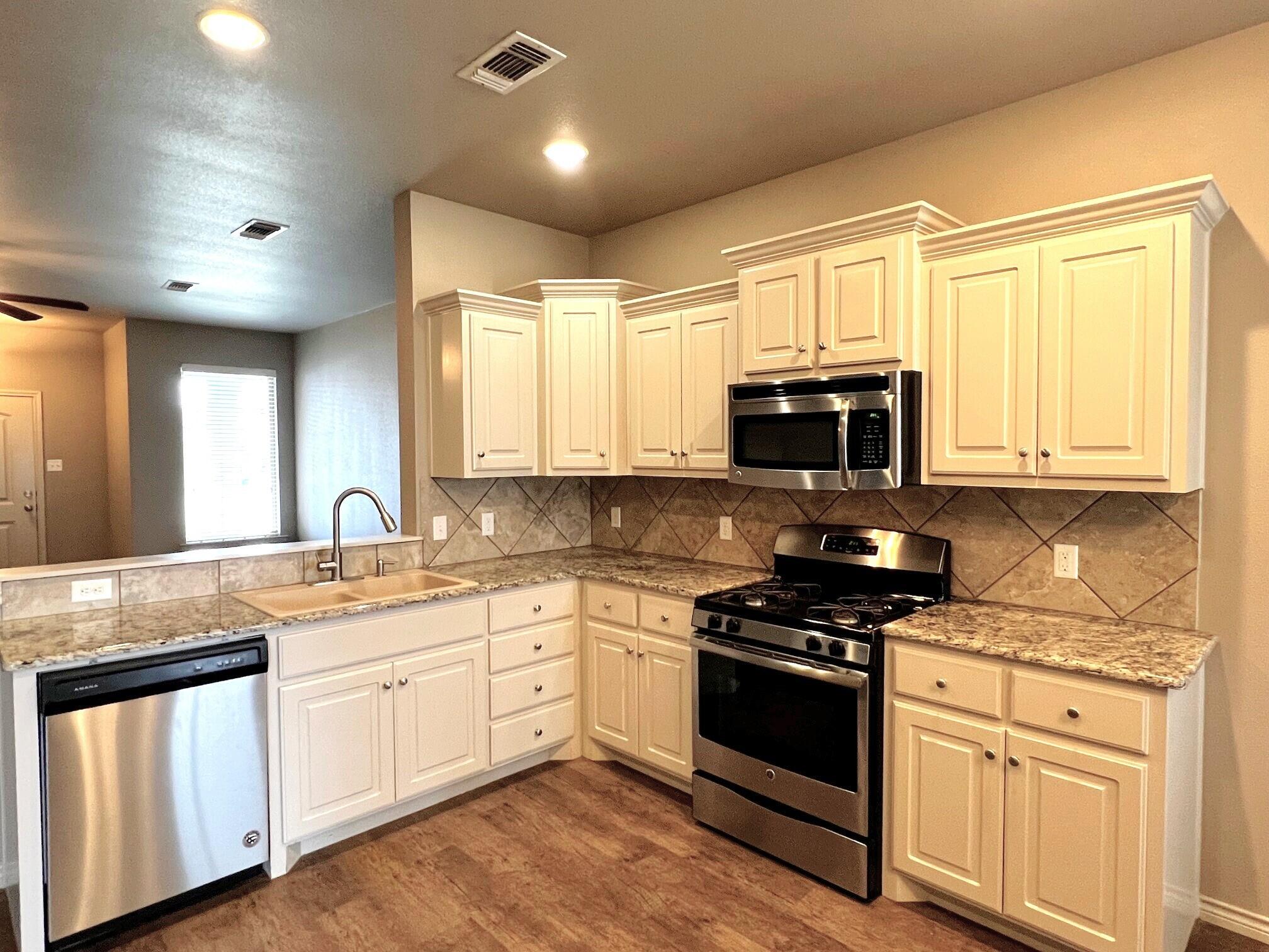 7609 86th Street Lubbock, TX 79424 - Photo 2 of 15 5