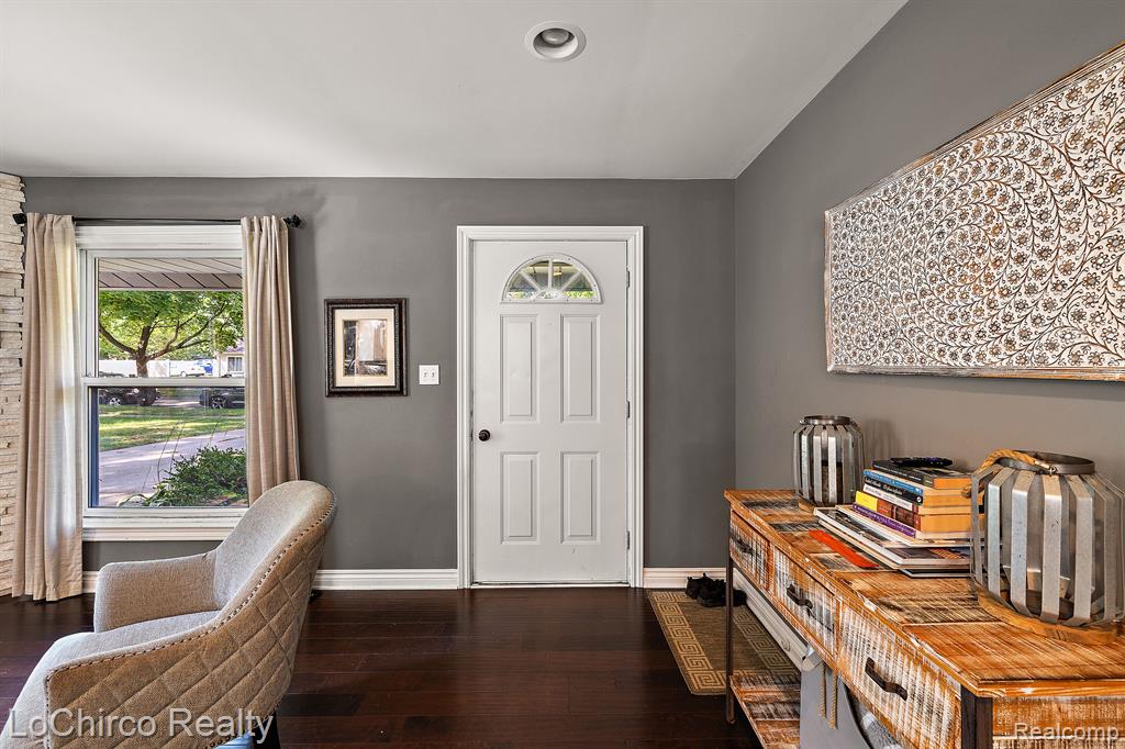 1232 Avon Manor Road Rochester Hills, MI 48307 - Photo 3 of 45