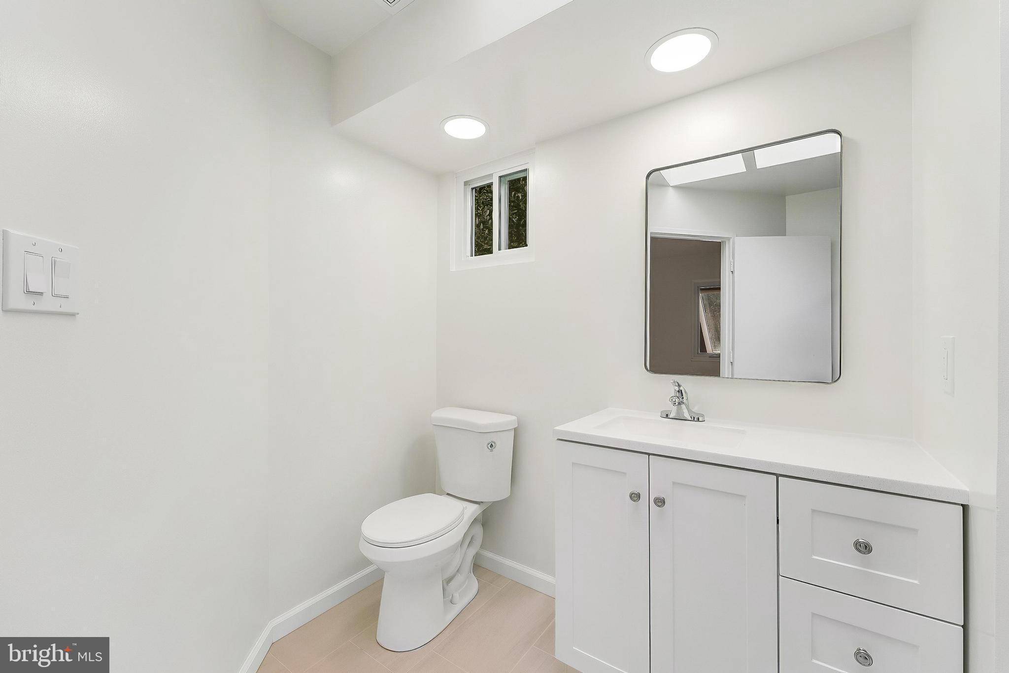 11916 Moss Point Lane Reston, VA 20194 - Photo 34 of 43 a bathroom with a toilet sink and mirror