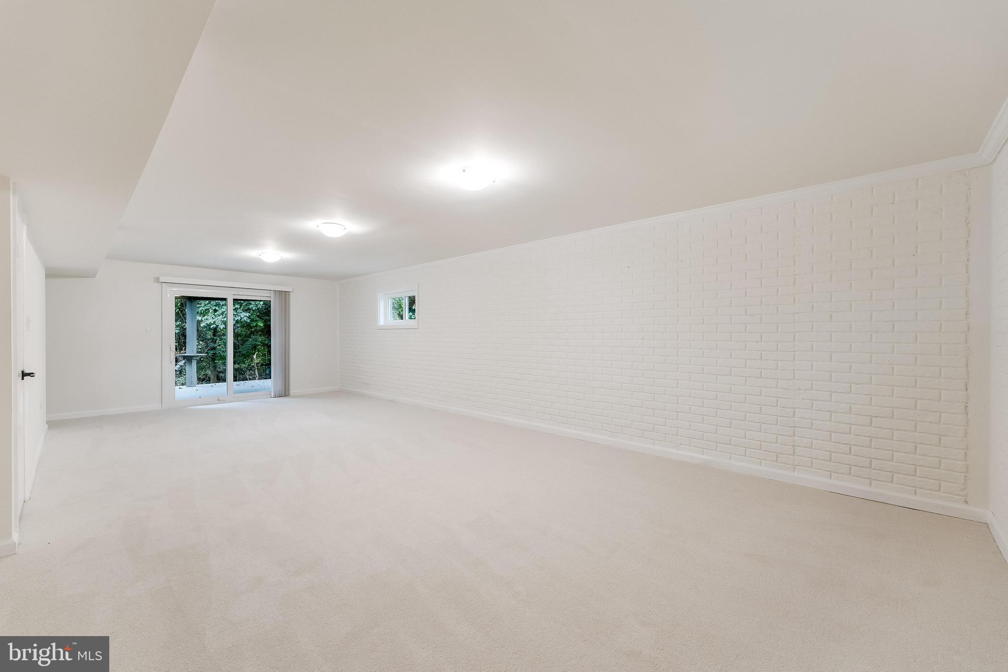 11916 Moss Point Lane Reston, VA 20194 - Photo 36 of 43 an empty room with windows