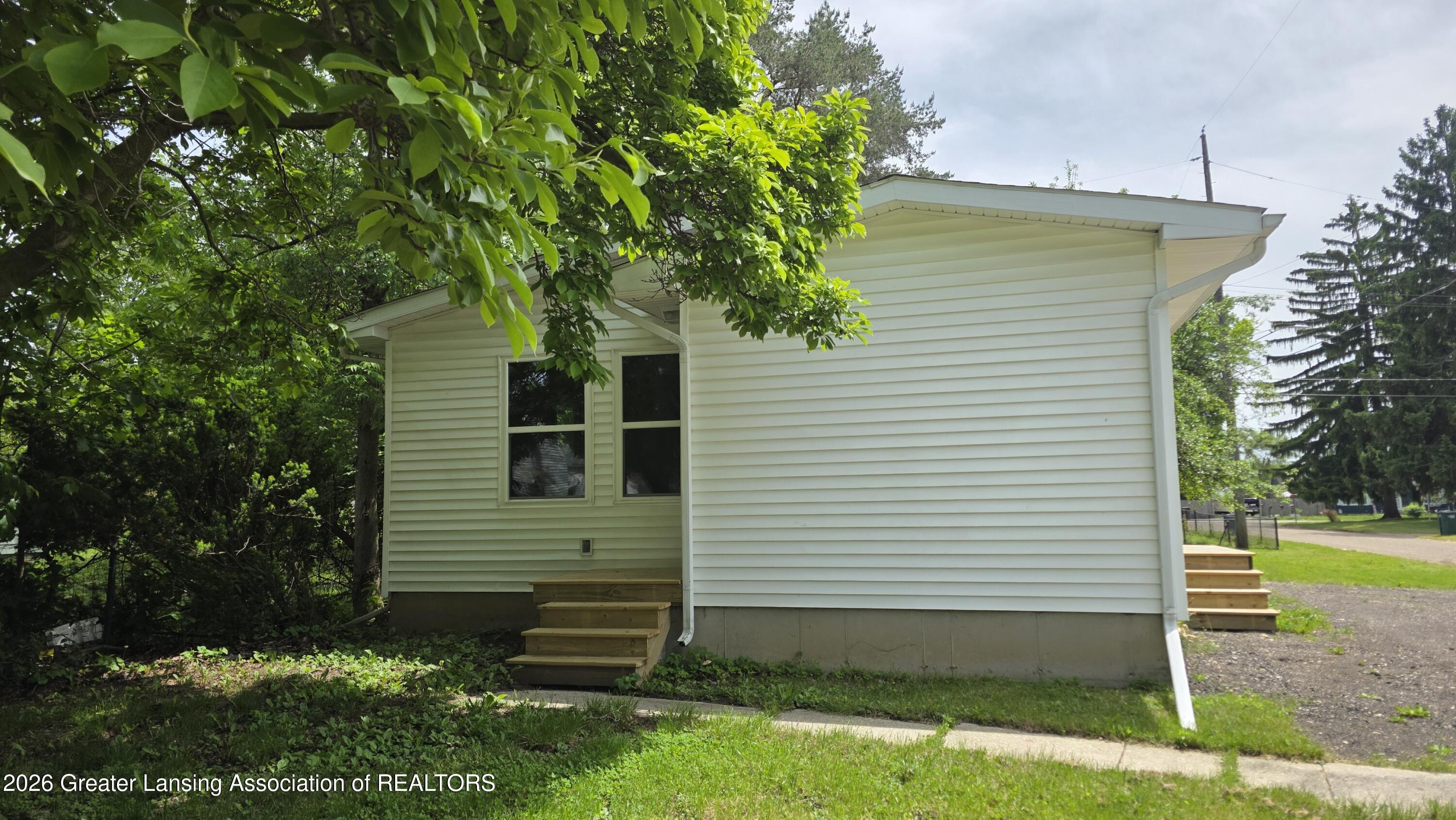 825 Dunlap Street Lansing, MI 48910 - Photo 4 of 32 20260526_145205