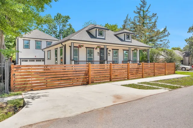 $895,000 | 1506 Tabor Street, Houston, TX 77009