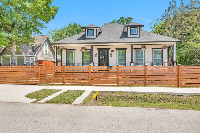 $895,000 | 1506 Tabor Street, Houston, TX 77009