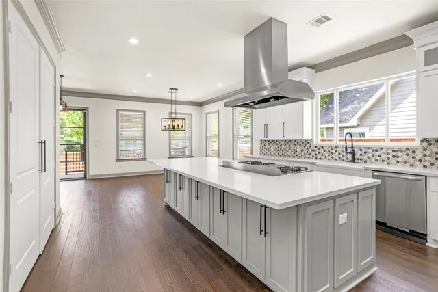 $895,000 | 1506 Tabor Street, Houston, TX 77009