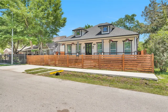 $895,000 | 1506 Tabor Street, Houston, TX 77009