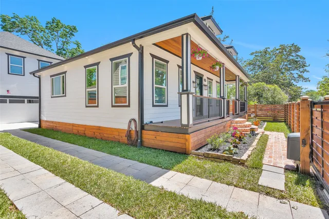 $895,000 | 1506 Tabor Street, Houston, TX 77009
