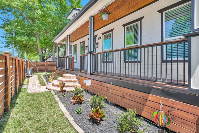 $895,000 | 1506 Tabor Street, Houston, TX 77009